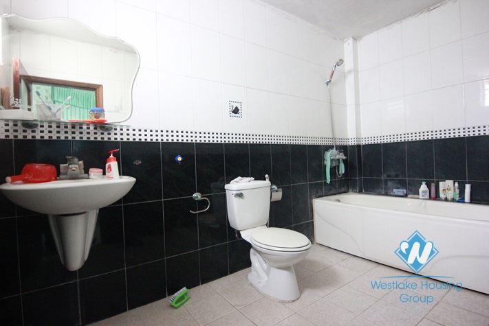 Garden house with 4 bedrooms for rent in Tay Ho area 